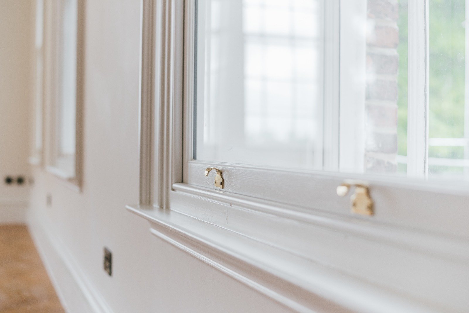 Fensterfalz mit Feuchtigkeitsproblem