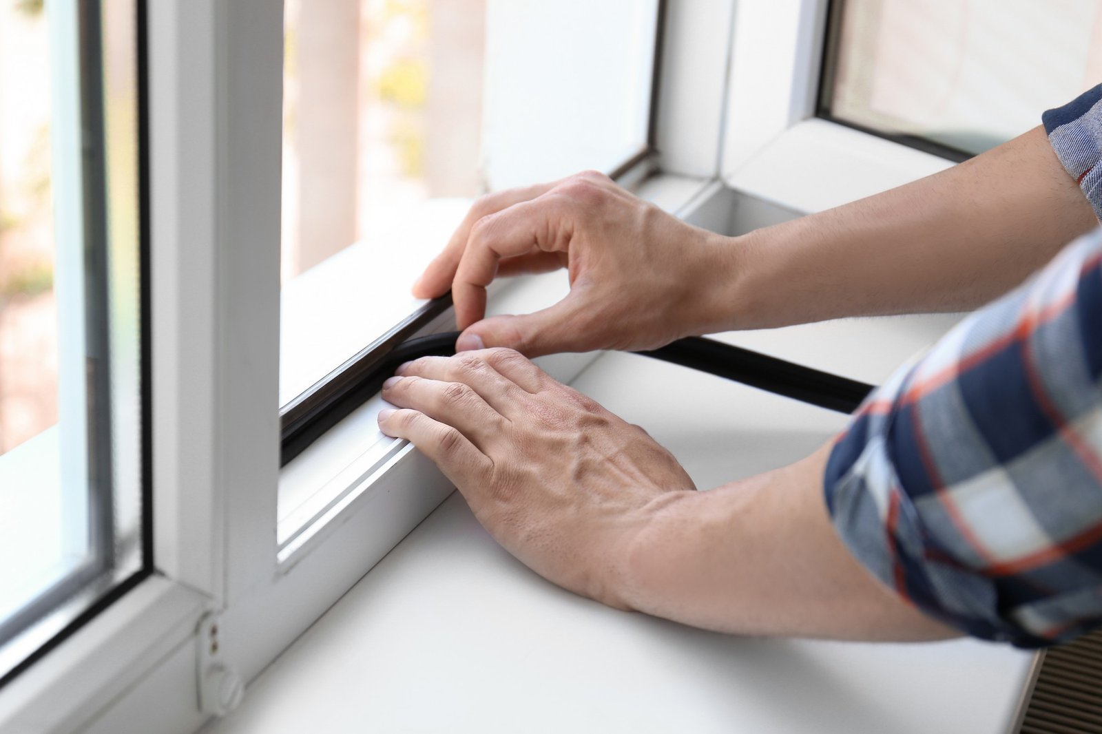 Dunkle Verfärbung an der Fensterdichtung